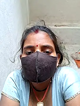 RAYI Queen 3 online show from 11/15/25, 03:43