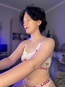 Snapshot of RinaShy chatting on 12/15/25, 05:13 RinaShy online show from 12/15/25, 05:13