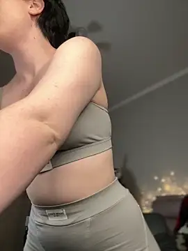 Snapshot of RinaShy chatting on 11/28/25, 05:07 RinaShy online show from 11/28/25, 05:07