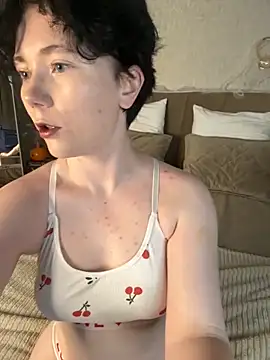 Snapshot of RinaShy chatting on 10/24/25, 05:28 RinaShy online show from 10/24/25, 05:28