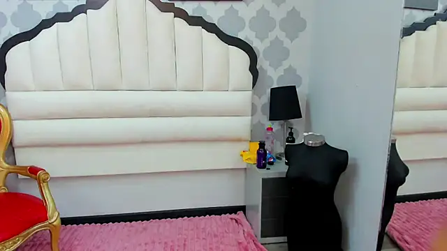 EimmyAdams online show from 12/22/25, 07:47