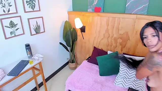 milavega  online show from 11/29/25, 11:54