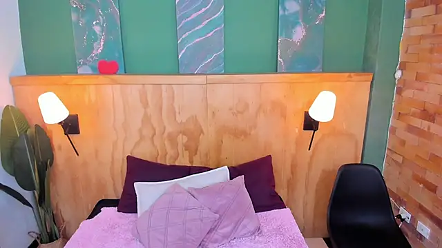 milavega  online show from 12/04/25, 12:04