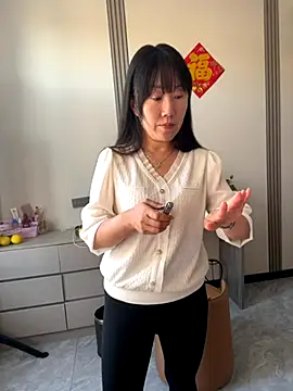 Snapshot of xiaomei-11 chatting on 10/07/25, 03:29 xiaomei-11 online show from 10/07/25, 03:29