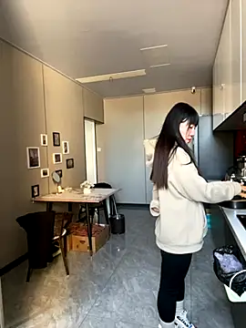 Snapshot of xiaomei-11 chatting on 10/20/25, 04:47 xiaomei-11 online show from 10/20/25, 04:47
