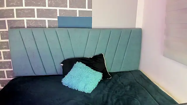 Snapshot of little_annee chatting on 09/14/25, 11:38 little annee online show from 09/14/25, 11:38