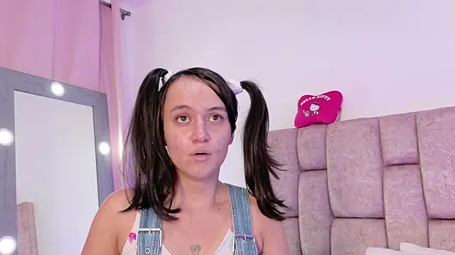 LolaYun online show from 11/16/25, 05:28