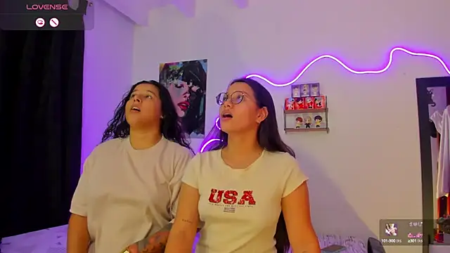 Snapshot of Dilan_and_Mia chatting on 09/20/25, 12:04 Dilan and Mia online show from 09/20/25, 12:04