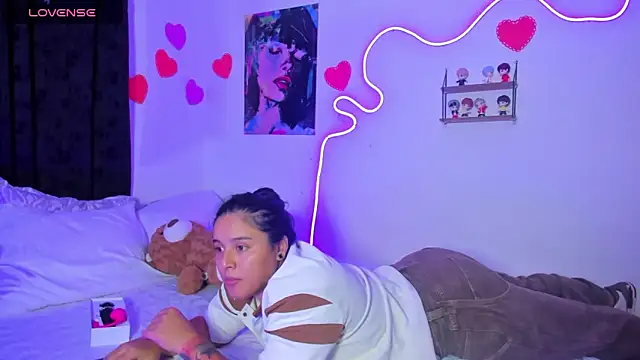 Dilan and Mia online show from 04/29/26, 02:16