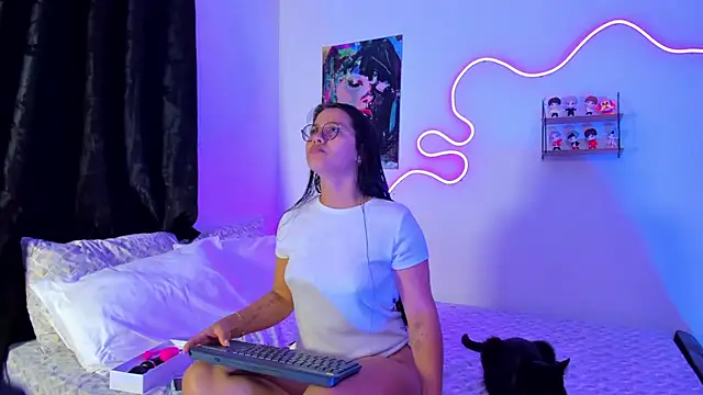 Snapshot of Dilan_and_Mia chatting on 10/28/25, 09:36 Dilan and Mia online show from 10/28/25, 09:36