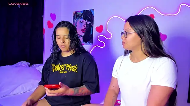 Dilan and Mia online show from 04/14/26, 11:32