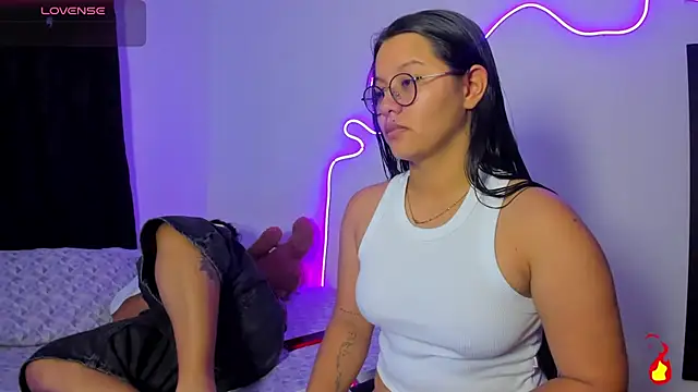 Dilan and Mia online show from 05/20/26, 08:28
