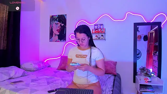 Dilan and Mia online show from 09/21/25, 03:17