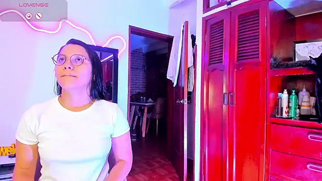 Snapshot of Dilan_and_Mia chatting on 09/12/25, 01:00 Dilan and Mia online show from 09/12/25, 01:00