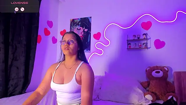 Dilan and Mia online show from 04/08/26, 10:44