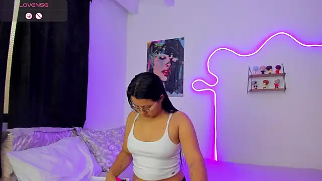 Snapshot of Dilan_and_Mia chatting on 12/18/25, 05:17 Dilan and Mia online show from 12/18/25, 05:17