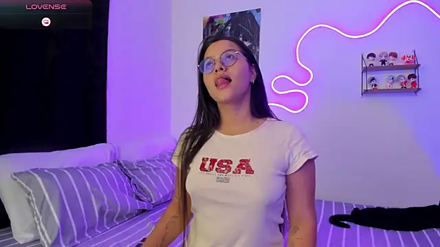 Snapshot of Dilan_and_Mia chatting on 11/13/25, 03:54 Dilan and Mia online show from 11/13/25, 03:54