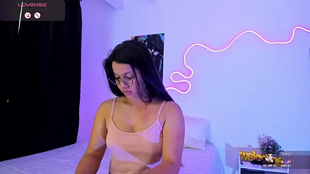 Snapshot of Dilan_and_Mia chatting on 09/11/25, 01:11 Dilan and Mia online show from 09/11/25, 01:11