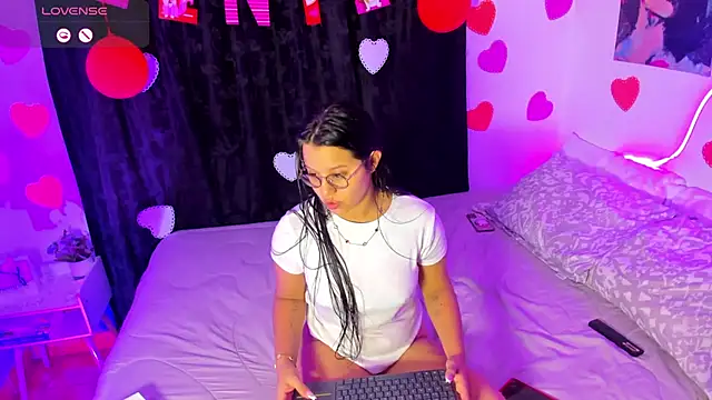 Dilan and Mia online show from 02/18/26, 04:32