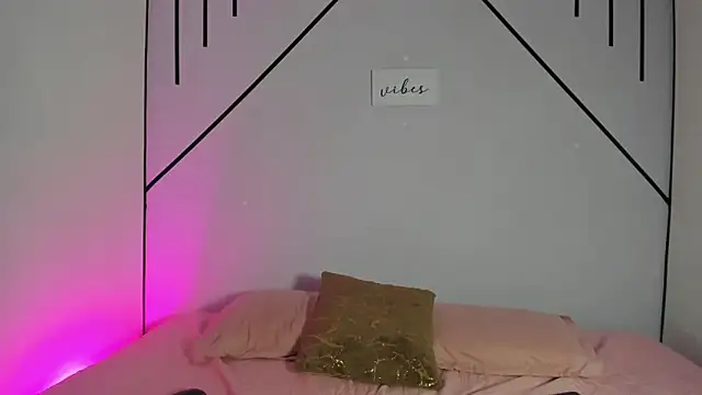 MiahCornell  online show from 11/14/25, 08:12