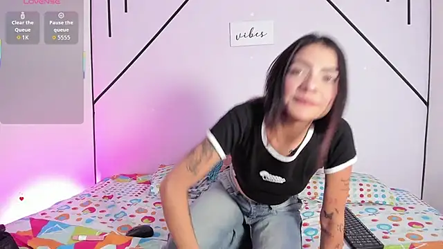 MiahCornell  online show from 12/05/25, 08:28