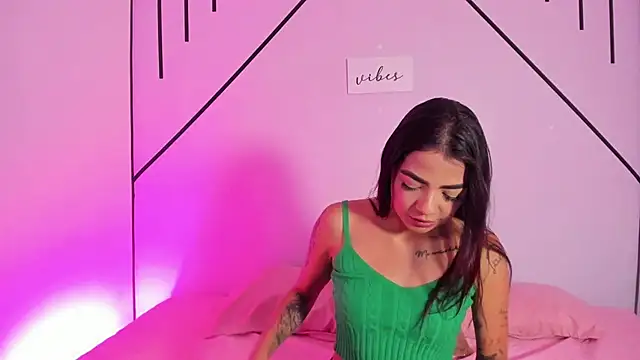 MiahCornell  online show from 11/11/25, 08:58