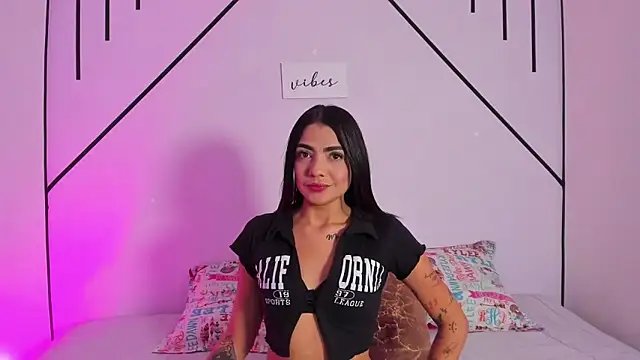 MiahCornell  online show from 11/07/25, 07:51