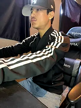 Osmarcito21 online show from 10/16/25, 04:59