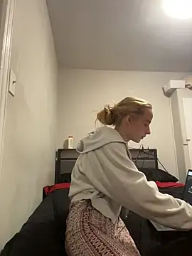 SeccySerena online show from 02/25/26, 05:35