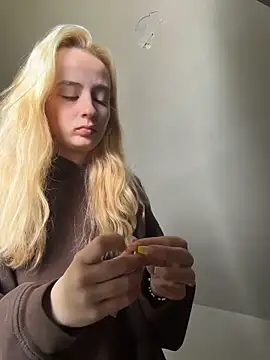 SeccySerena online show from 05/13/26, 04:47