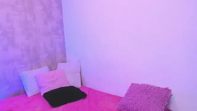 Snapshot of Becky_G chatting on 10/10/25, 03:51 Becky G online show from 10/10/25, 03:51