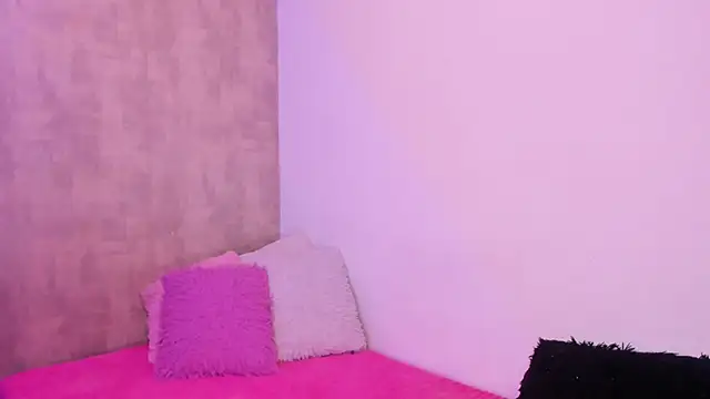 Snapshot of Becky_G chatting on 10/11/25, 04:35 Becky G online show from 10/11/25, 04:35