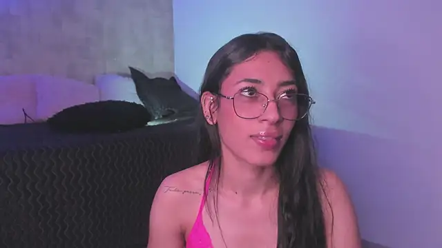 Snapshot of Becky_G chatting on 11/17/25, 12:14 Becky G online show from 11/17/25, 12:14