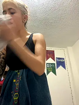 Sallem Pink online show from 10/28/25, 11:53