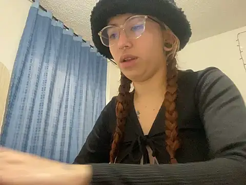 Snapshot of Sallem_Pink chatting on 10/03/25, 12:17 Sallem Pink online show from 10/03/25, 12:17
