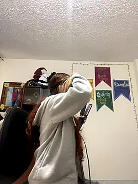 Snapshot of Sallem_Pink chatting on 10/17/25, 05:04 Sallem Pink online show from 10/17/25, 05:04