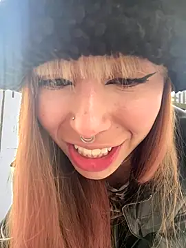 Sallem Pink online show from 11/26/25, 11:21