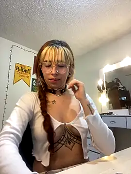Snapshot of Sallem_Pink chatting on 10/15/25, 11:18 Sallem Pink online show from 10/15/25, 11:18