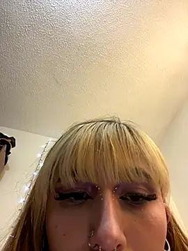 Snapshot of Sallem_Pink chatting on 10/18/25, 11:40 Sallem Pink online show from 10/18/25, 11:40