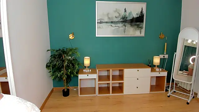 HollisHearl online show from 04/23/26, 07:59