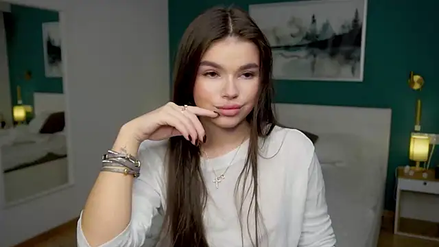 HollisHearl online show from 10/08/25, 07:32