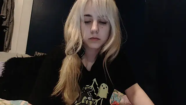 Snapshot of RubySmoke chatting on 10/15/25, 12:42 RubySmoke online show from 10/15/25, 12:42