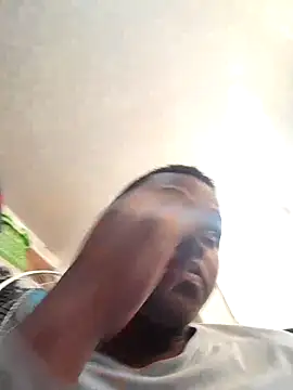 Snapshot of Moet_Chandon chatting on 09/25/25, 02:12 Moet Chandon online show from 09/25/25, 02:12