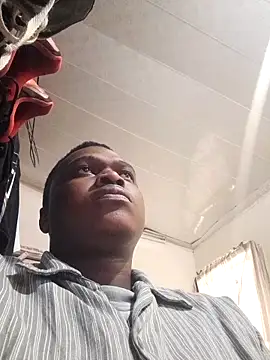 Snapshot of Moet_Chandon chatting on 09/24/25, 01:50 Moet Chandon online show from 09/24/25, 01:50