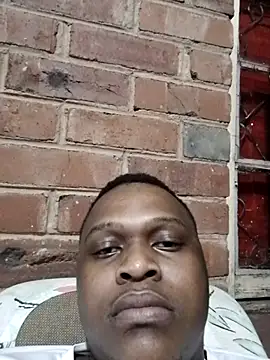 Snapshot of Moet_Chandon chatting on 11/02/25, 08:03 Moet Chandon online show from 11/02/25, 08:03