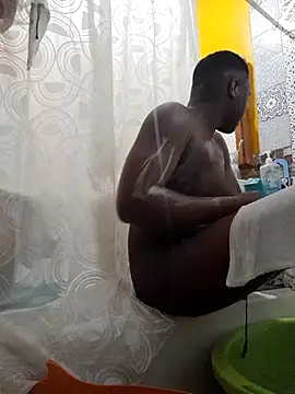 Snapshot of Moet_Chandon chatting on 10/23/25, 11:42 Moet Chandon online show from 10/23/25, 11:42