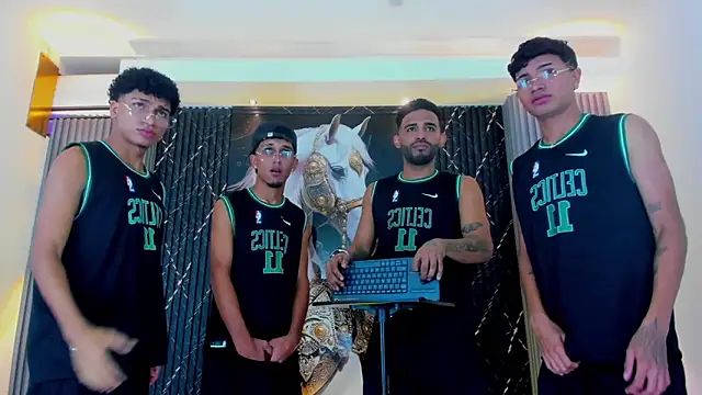 Snapshot of Dominic_Max_ chatting on 10/31/25, 08:44 Dominic Max online show from 10/31/25, 08:44