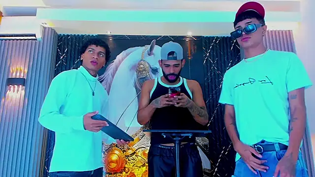 Snapshot of Dominic_Max_ chatting on 09/21/25, 03:22 Dominic Max online show from 09/21/25, 03:22