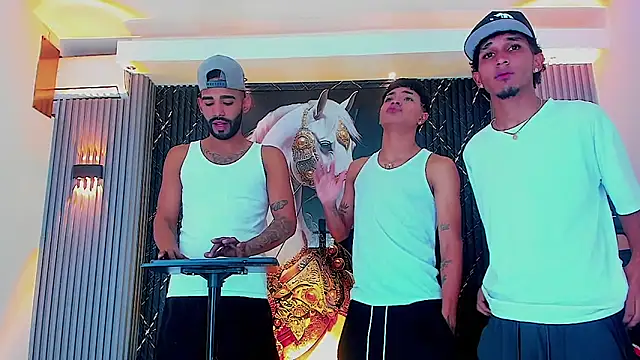 Snapshot of Dominic_Max_ chatting on 10/28/25, 04:02 Dominic Max online show from 10/28/25, 04:02