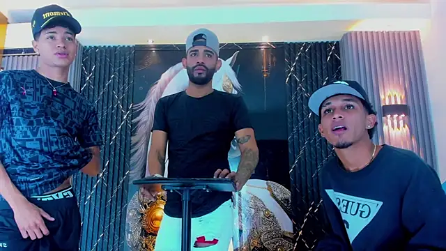 Snapshot of Dominic_Max_ chatting on 11/07/25, 05:01 Dominic Max online show from 11/07/25, 05:01